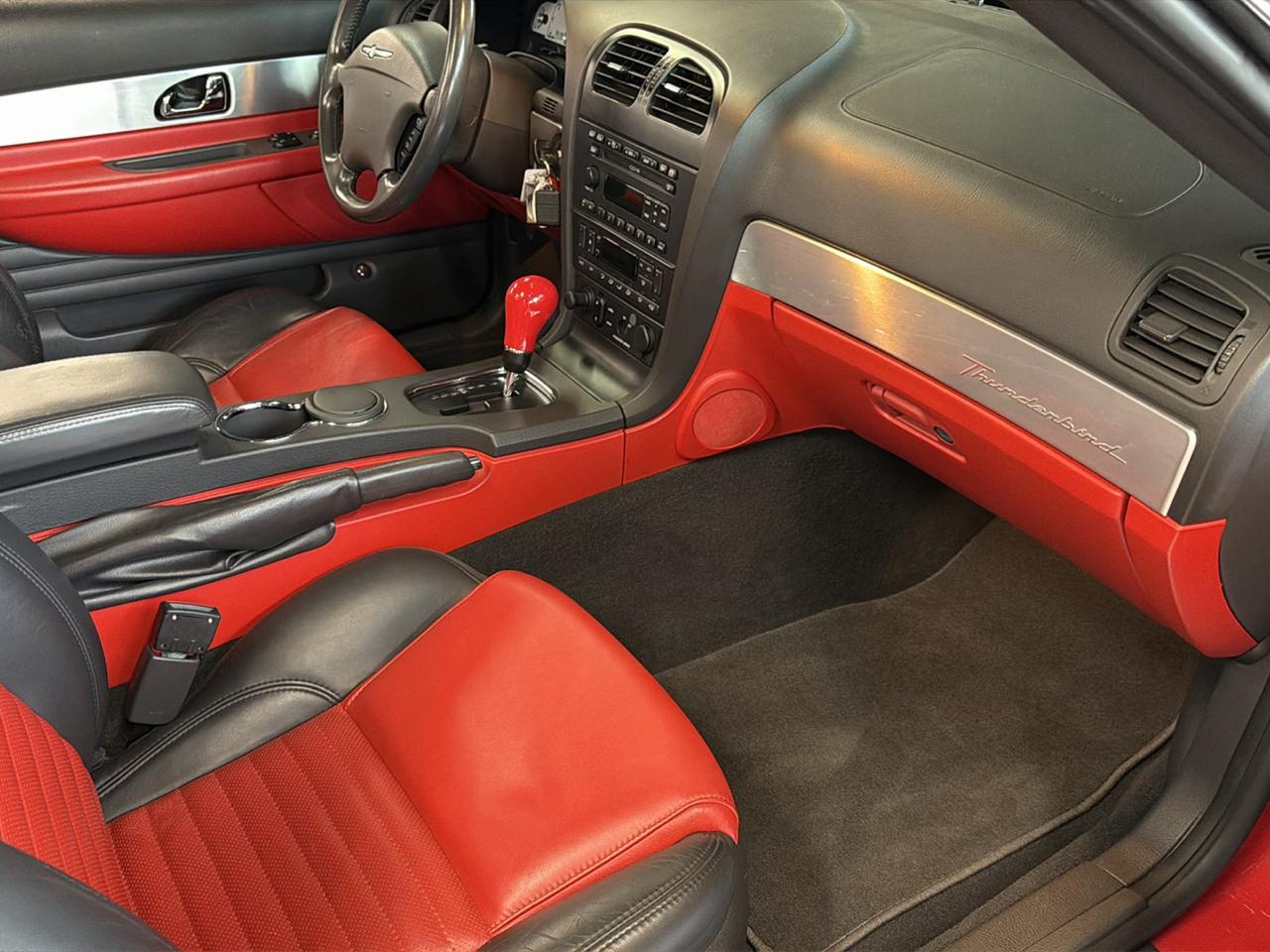 Ford Thunderbird Deluxe 2002