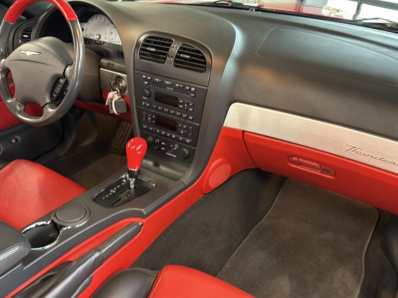 Ford Thunderbird Deluxe 2002