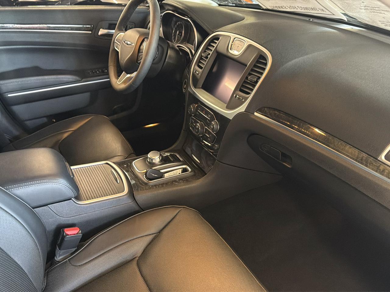 Chrysler 300 Touring L AWD 2023