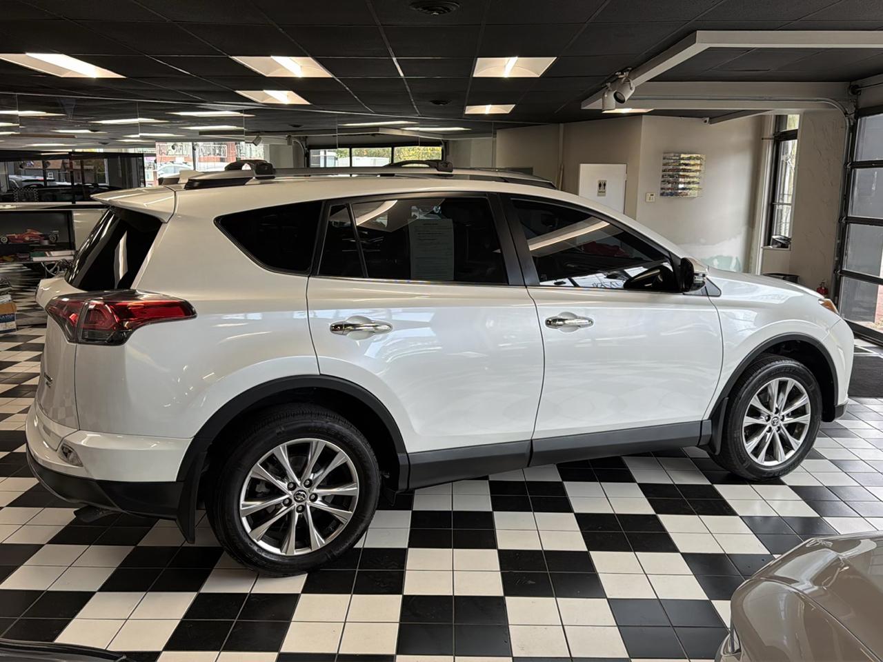 Toyota RAV4 Limited AWD 2018