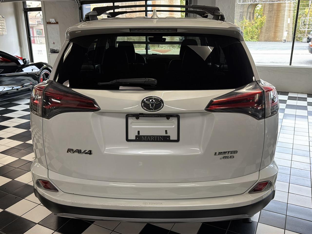 Toyota RAV4 Limited AWD 2018