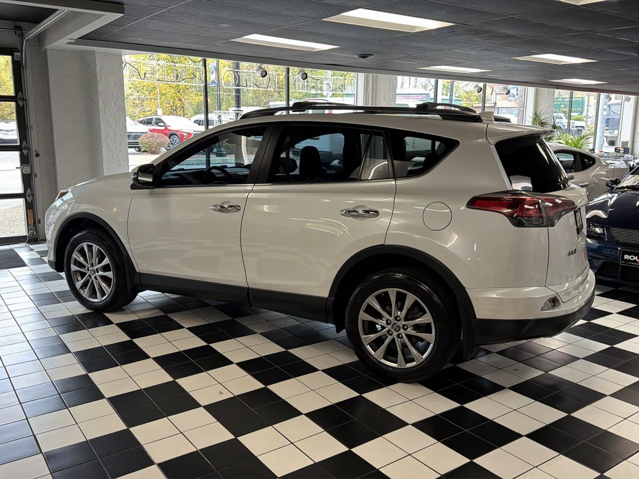 Toyota RAV4 Limited AWD 2018