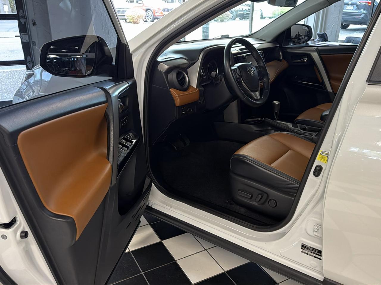 Toyota RAV4 Limited AWD 2018
