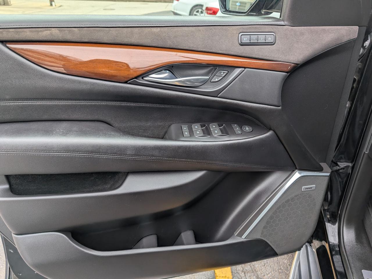 Cadillac Escalade 4WD 4dr Luxury 2018