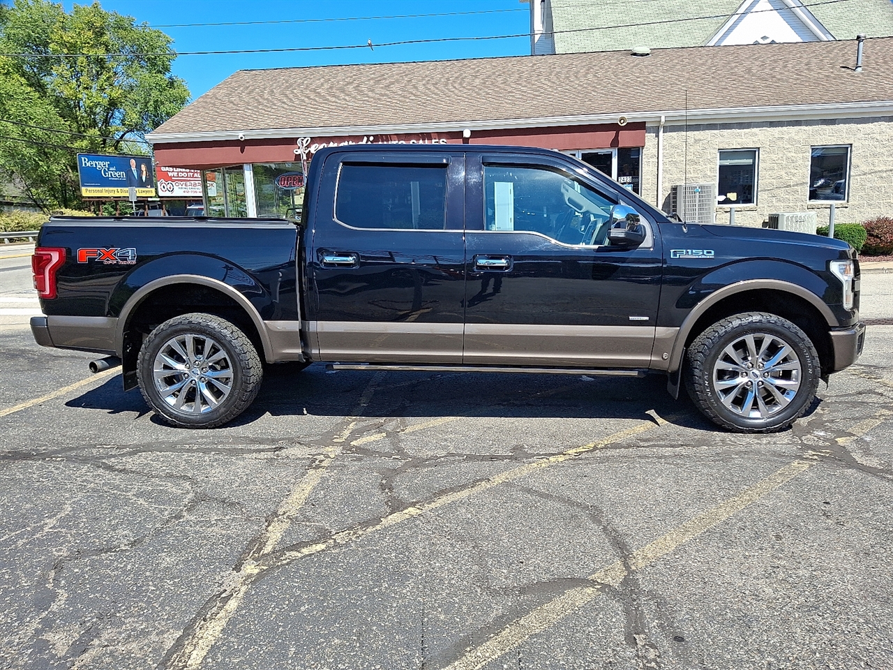Ford F-150 4WD SuperCrew 145" Lariat 2016 Ford F-150 4WD SuperCrew 145" Lariat 2016