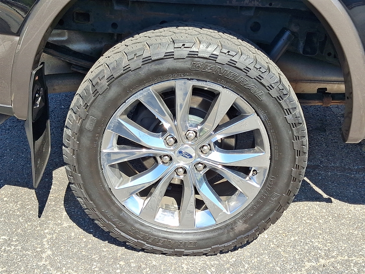 Ford F-150 4WD SuperCrew 145" Lariat 2016 Ford F-150 4WD SuperCrew 145" Lariat 2016