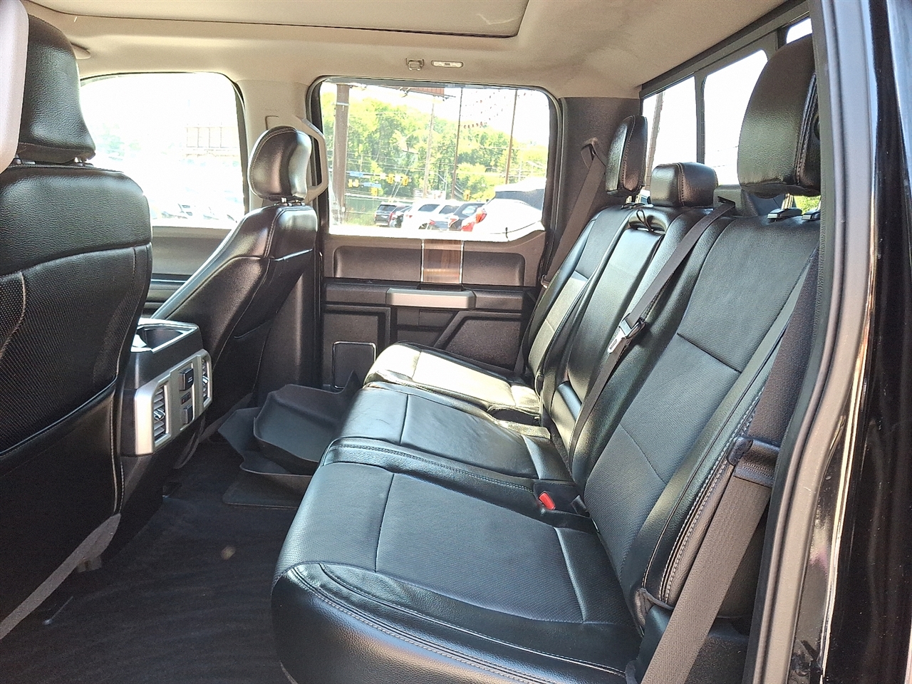 Ford F-150 4WD SuperCrew 145" Lariat 2016 Ford F-150 4WD SuperCrew 145" Lariat 2016