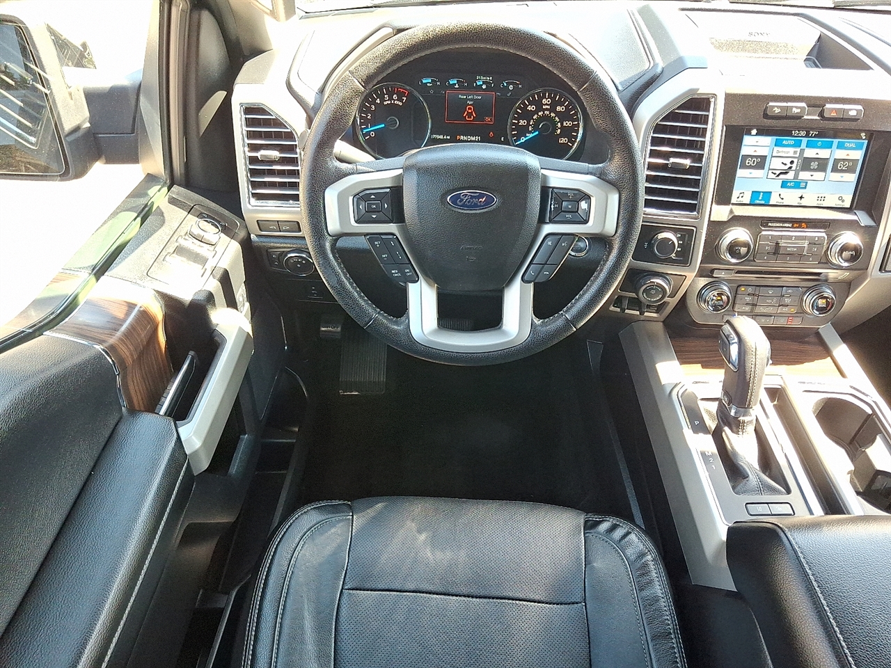 Ford F-150 4WD SuperCrew 145" Lariat 2016 Ford F-150 4WD SuperCrew 145" Lariat 2016