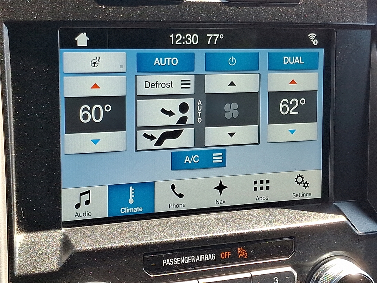 Ford F-150 4WD SuperCrew 145" Lariat 2016 Ford F-150 4WD SuperCrew 145" Lariat 2016