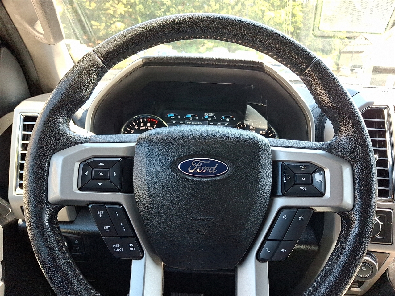 Ford F-150 4WD SuperCrew 145" Lariat 2016 Ford F-150 4WD SuperCrew 145" Lariat 2016