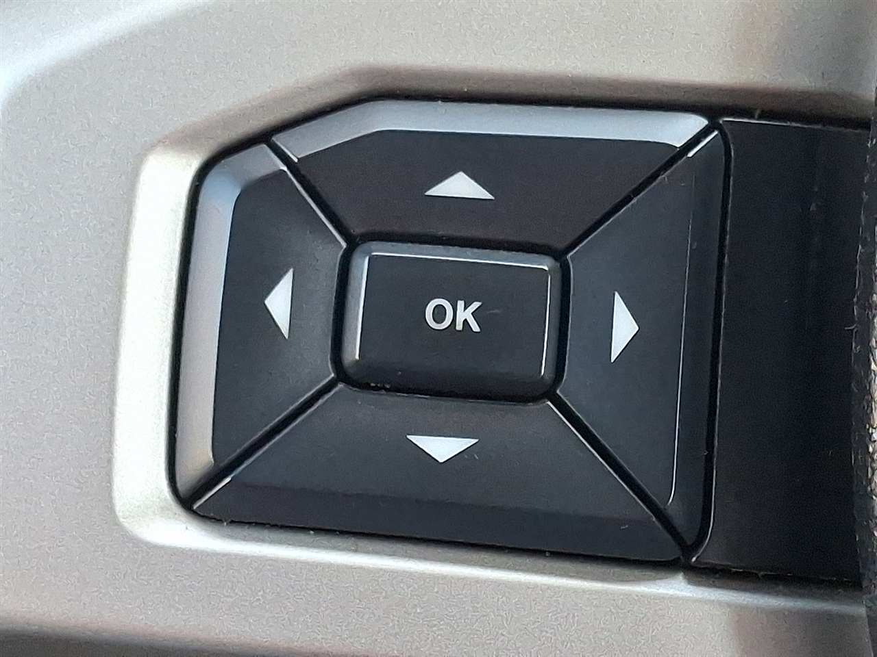 Ford F-150 4WD SuperCrew 145" Lariat 2016 Ford F-150 4WD SuperCrew 145" Lariat 2016