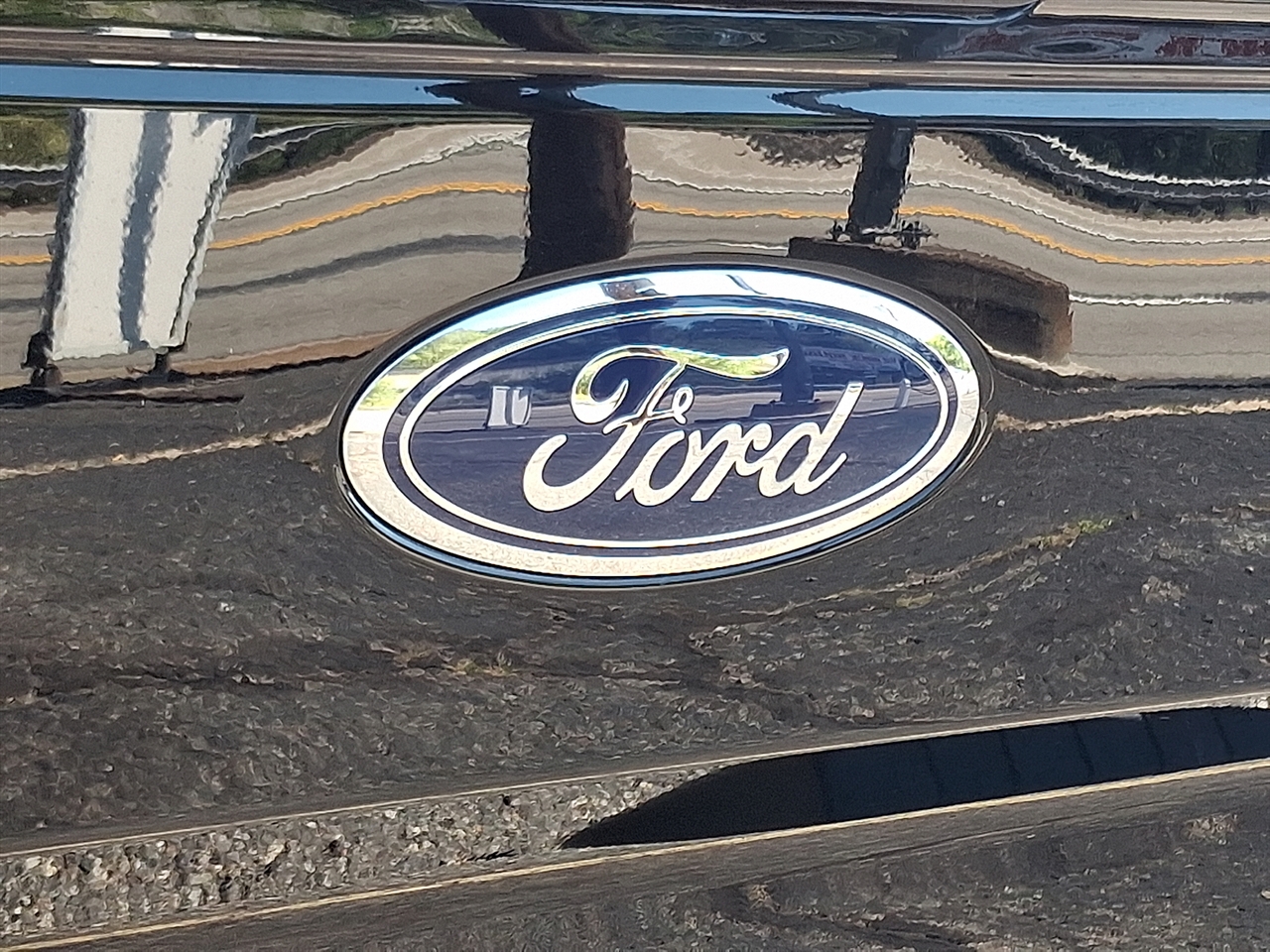 Ford F-150 4WD SuperCrew 145" Lariat 2016 Ford F-150 4WD SuperCrew 145" Lariat 2016