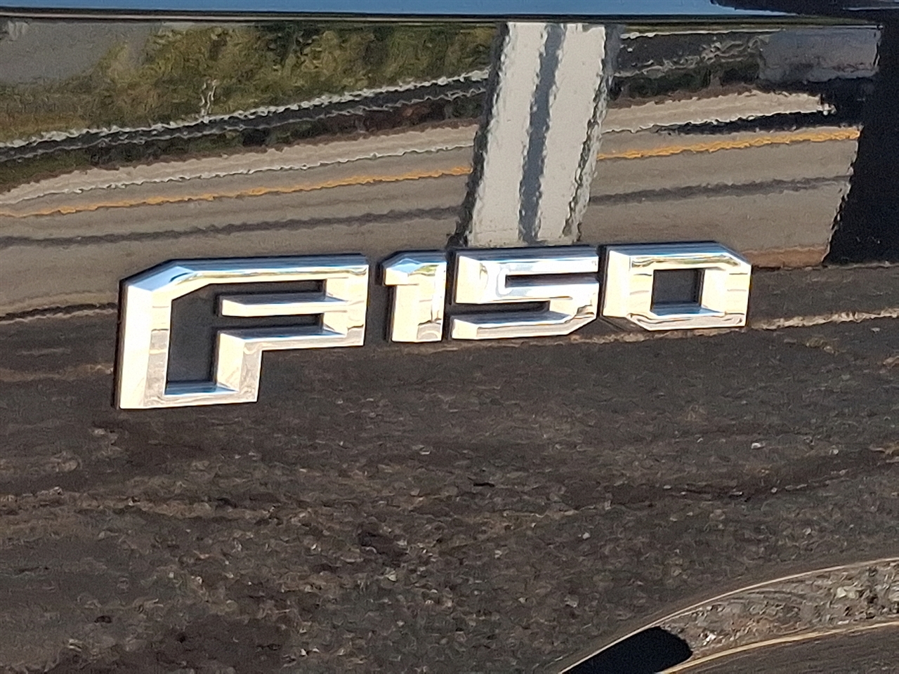 Ford F-150 4WD SuperCrew 145" Lariat 2016 Ford F-150 4WD SuperCrew 145" Lariat 2016