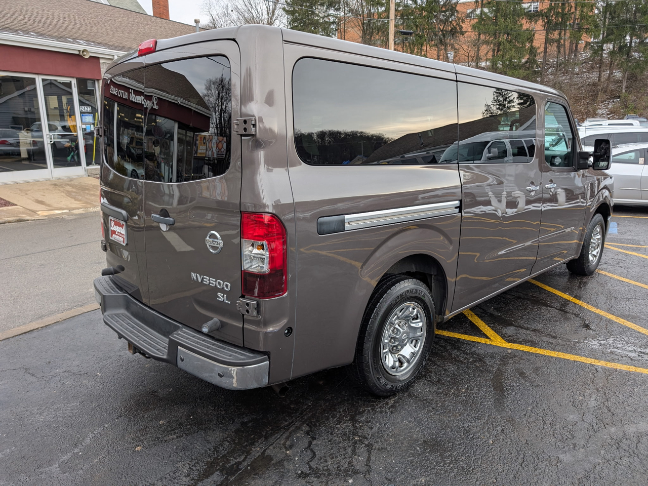 Nissan NV Passenger NV3500 HD SL V8 2018