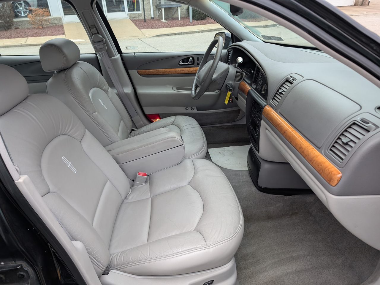 Lincoln Continental 4dr Sdn 1998