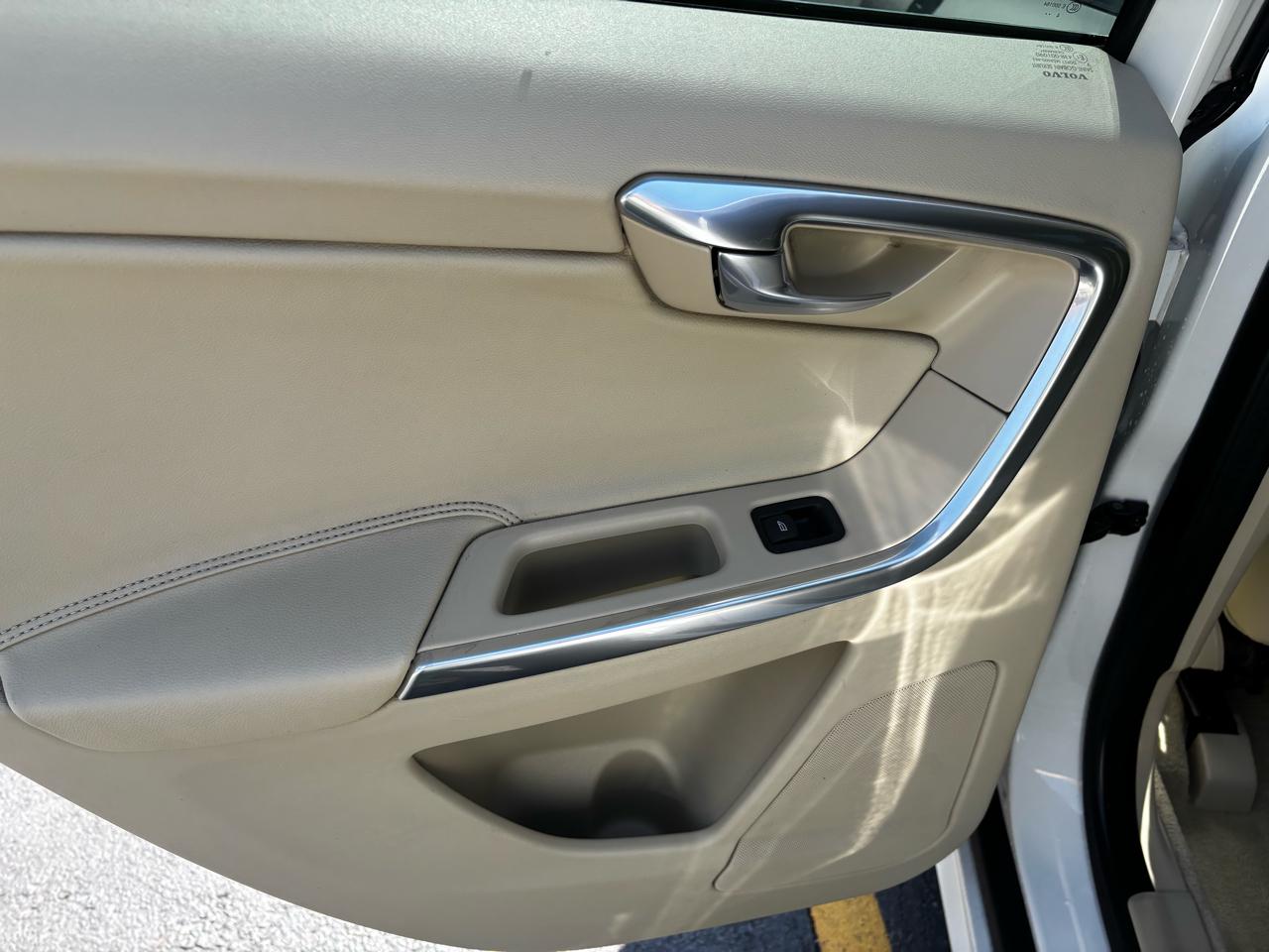 Volvo XC60 2015.5 FWD 4dr T5 Drive-E Premier 2015