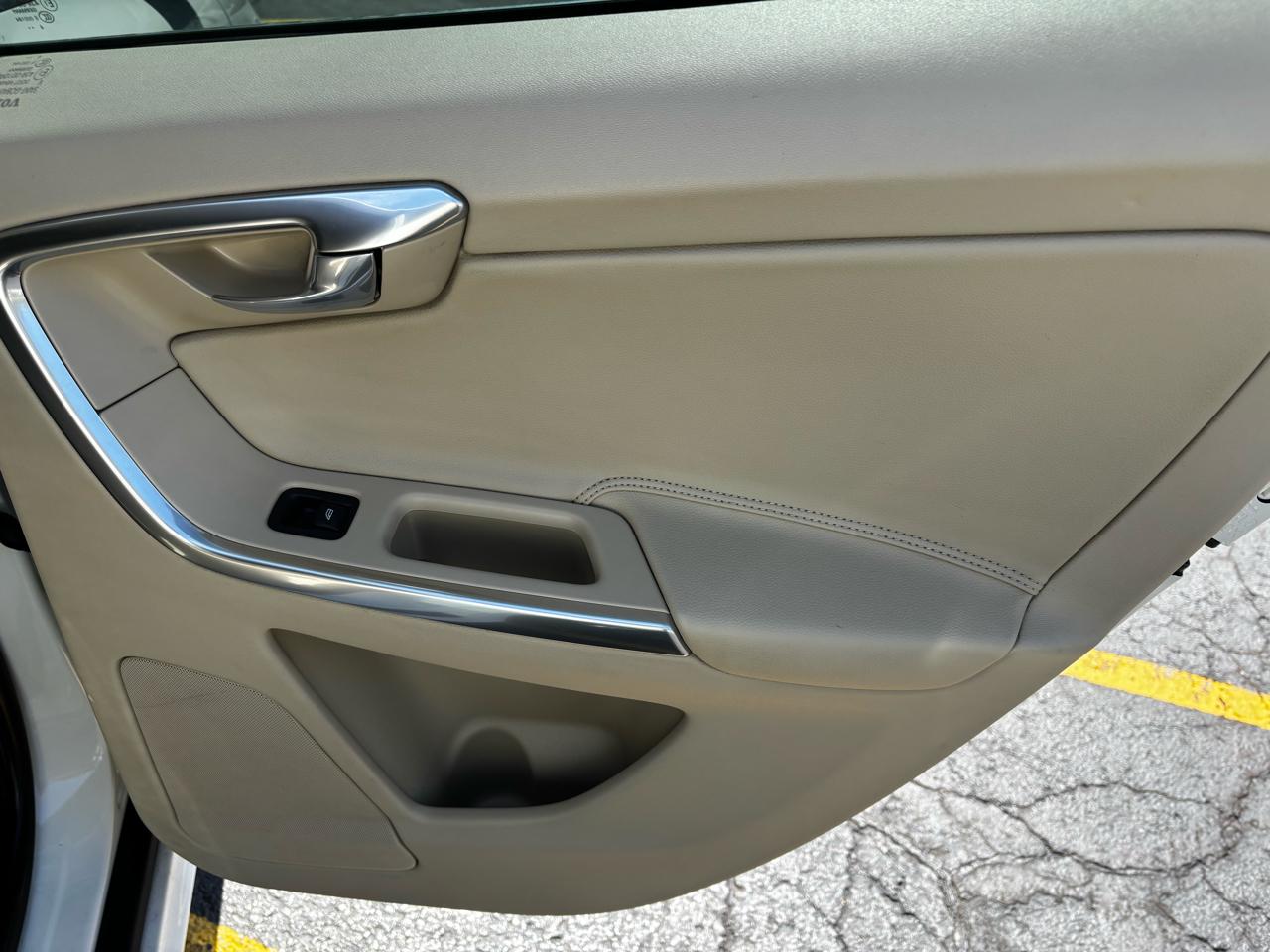 Volvo XC60 2015.5 FWD 4dr T5 Drive-E Premier 2015