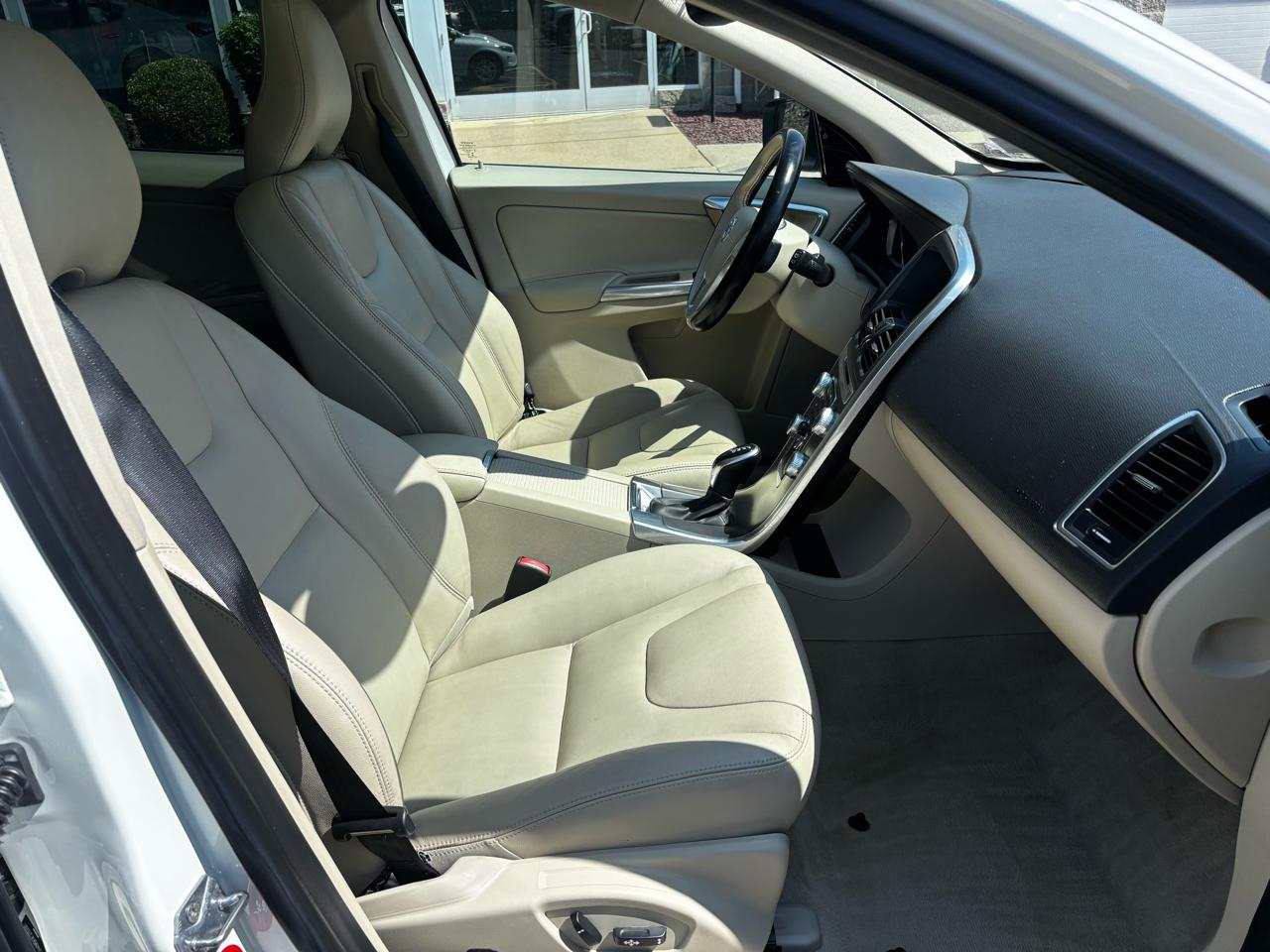 Volvo XC60 2015.5 FWD 4dr T5 Drive-E Premier 2015