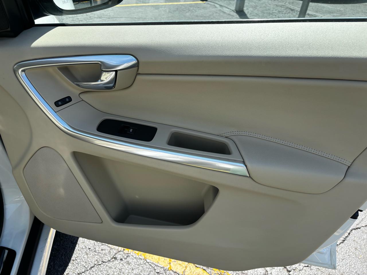 Volvo XC60 2015.5 FWD 4dr T5 Drive-E Premier 2015