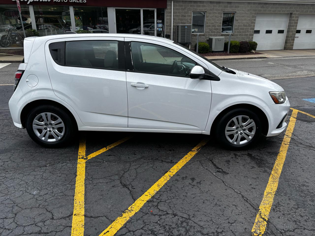 Chevrolet Sonic 5dr HB Auto LT w/1FL 2017