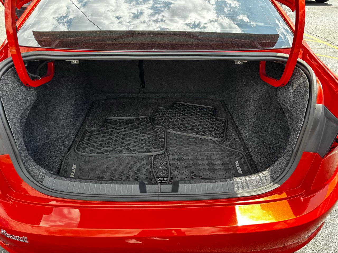 Volkswagen Jetta R-Line Auto w/SULEV 2019