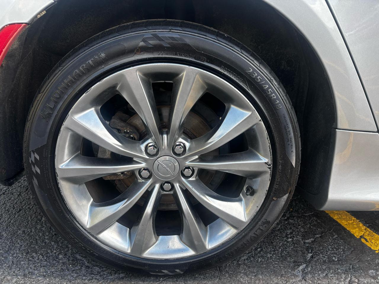 Chrysler 200 4dr Sdn S AWD 2015