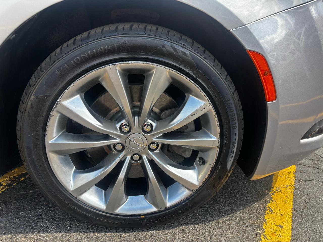 Chrysler 200 4dr Sdn S AWD 2015