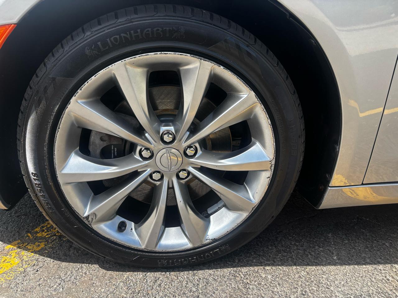 Chrysler 200 4dr Sdn S AWD 2015