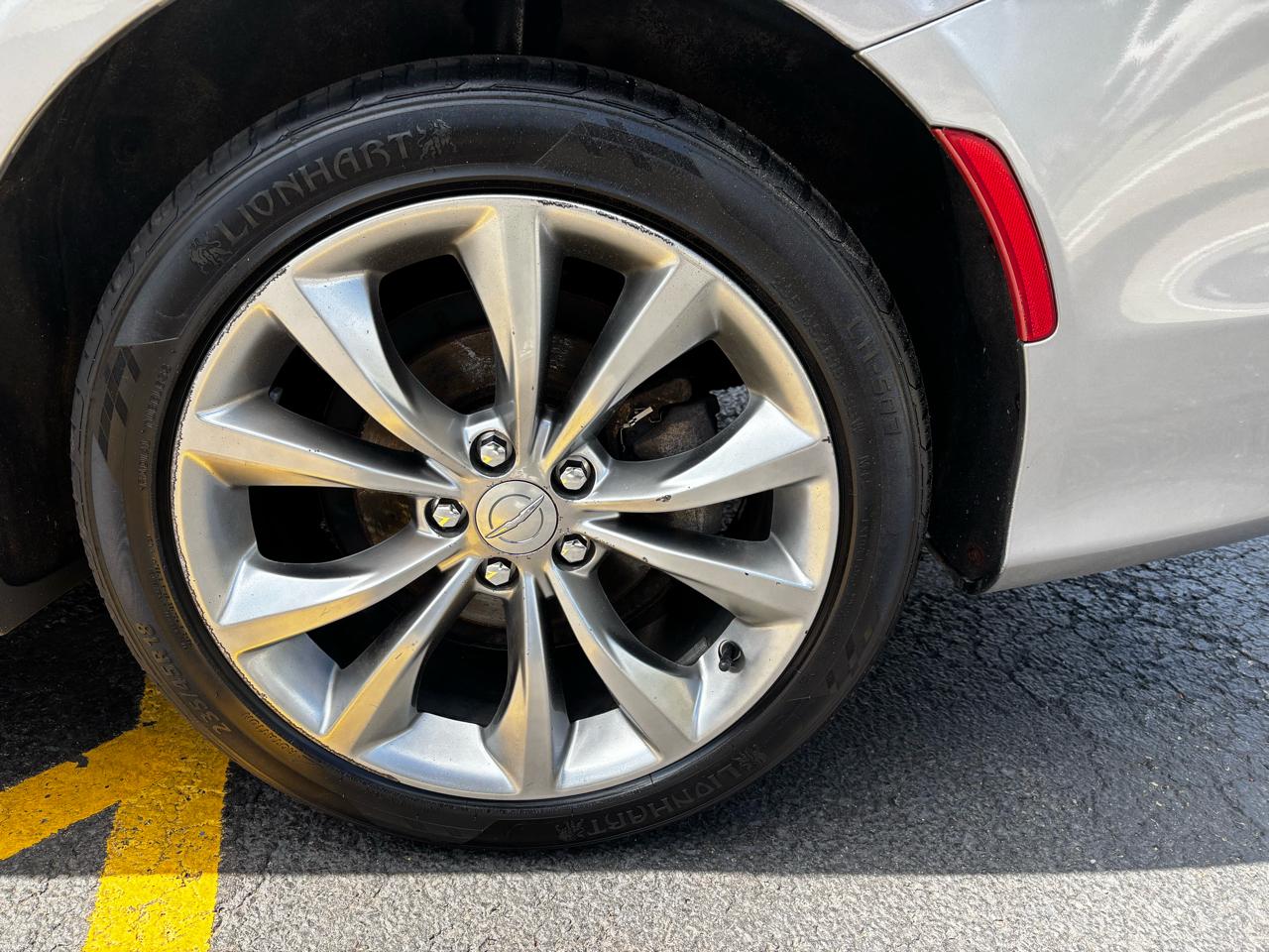 Chrysler 200 4dr Sdn S AWD 2015