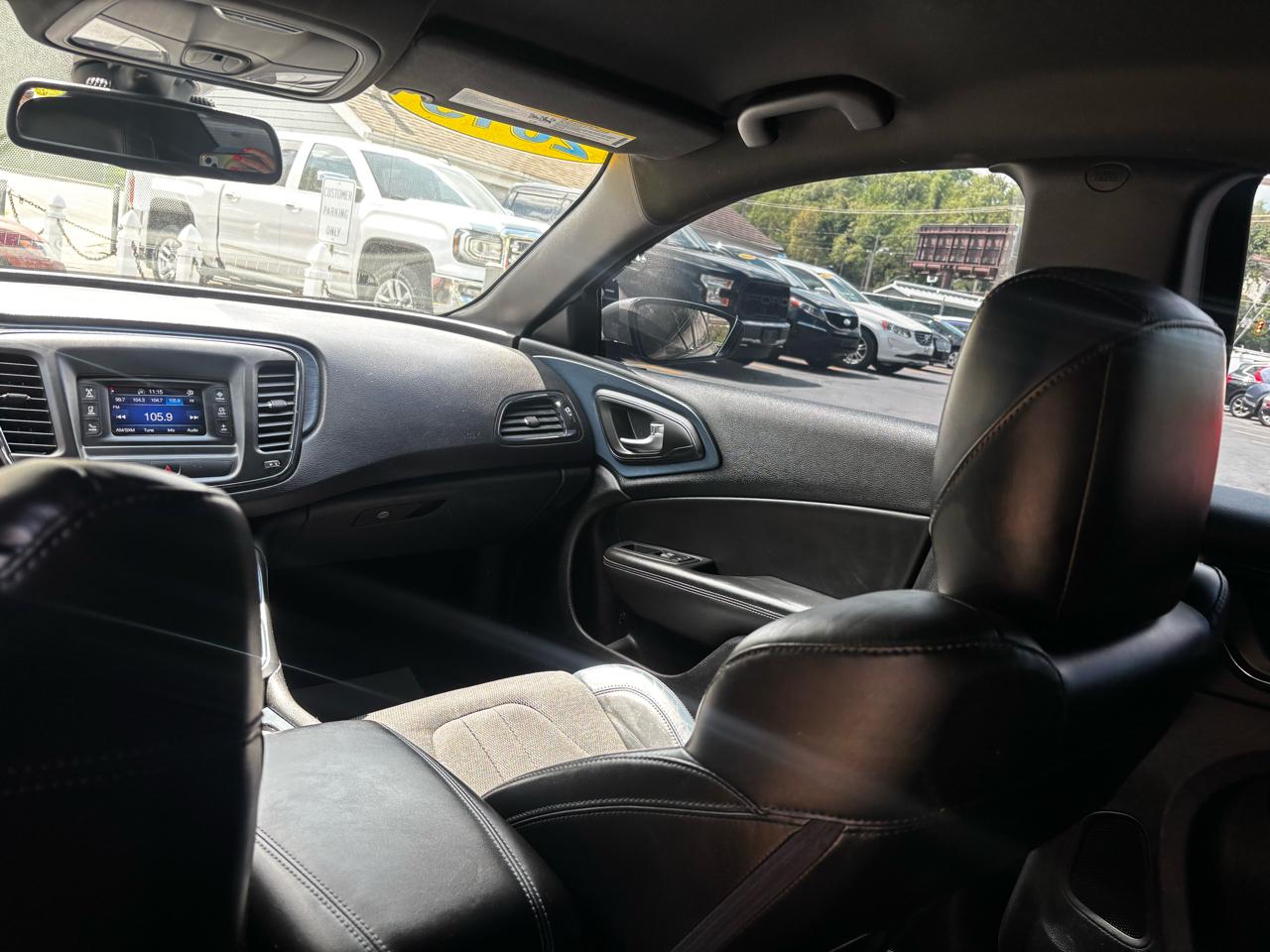 Chrysler 200 4dr Sdn S AWD 2015