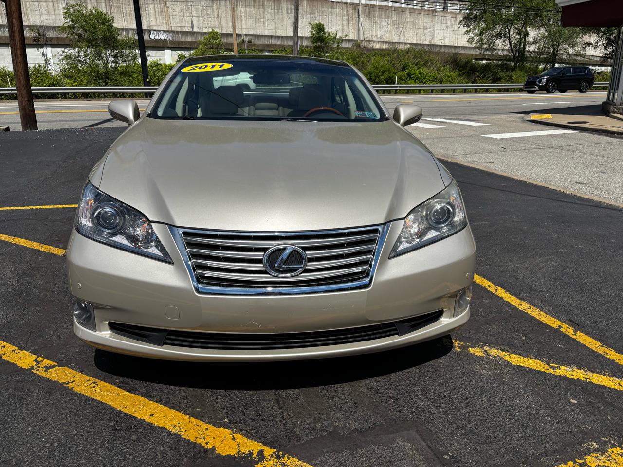 Lexus ES 350 4dr Sdn 2011
