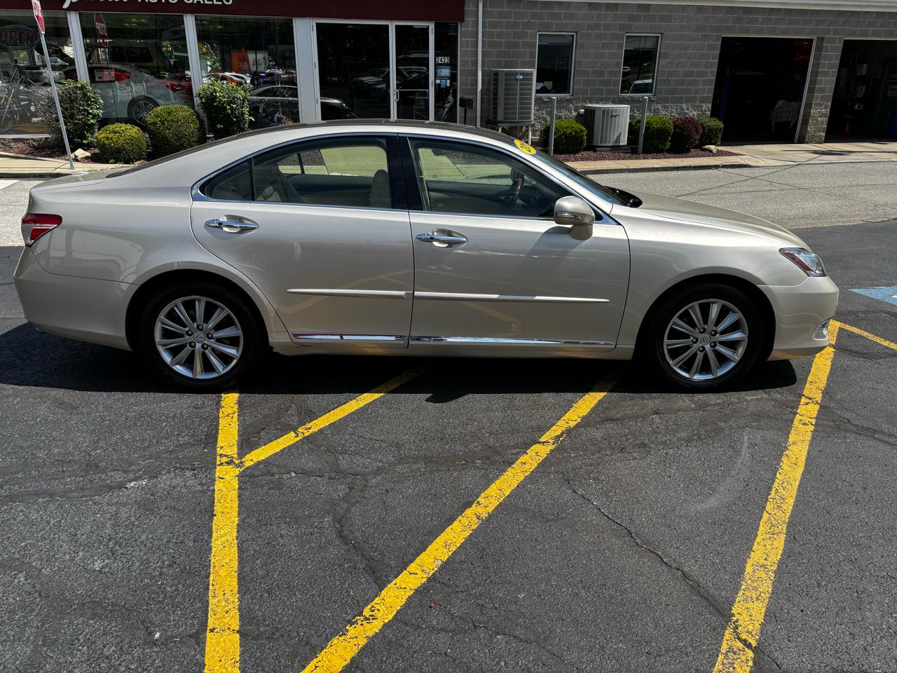 Lexus ES 350 4dr Sdn 2011