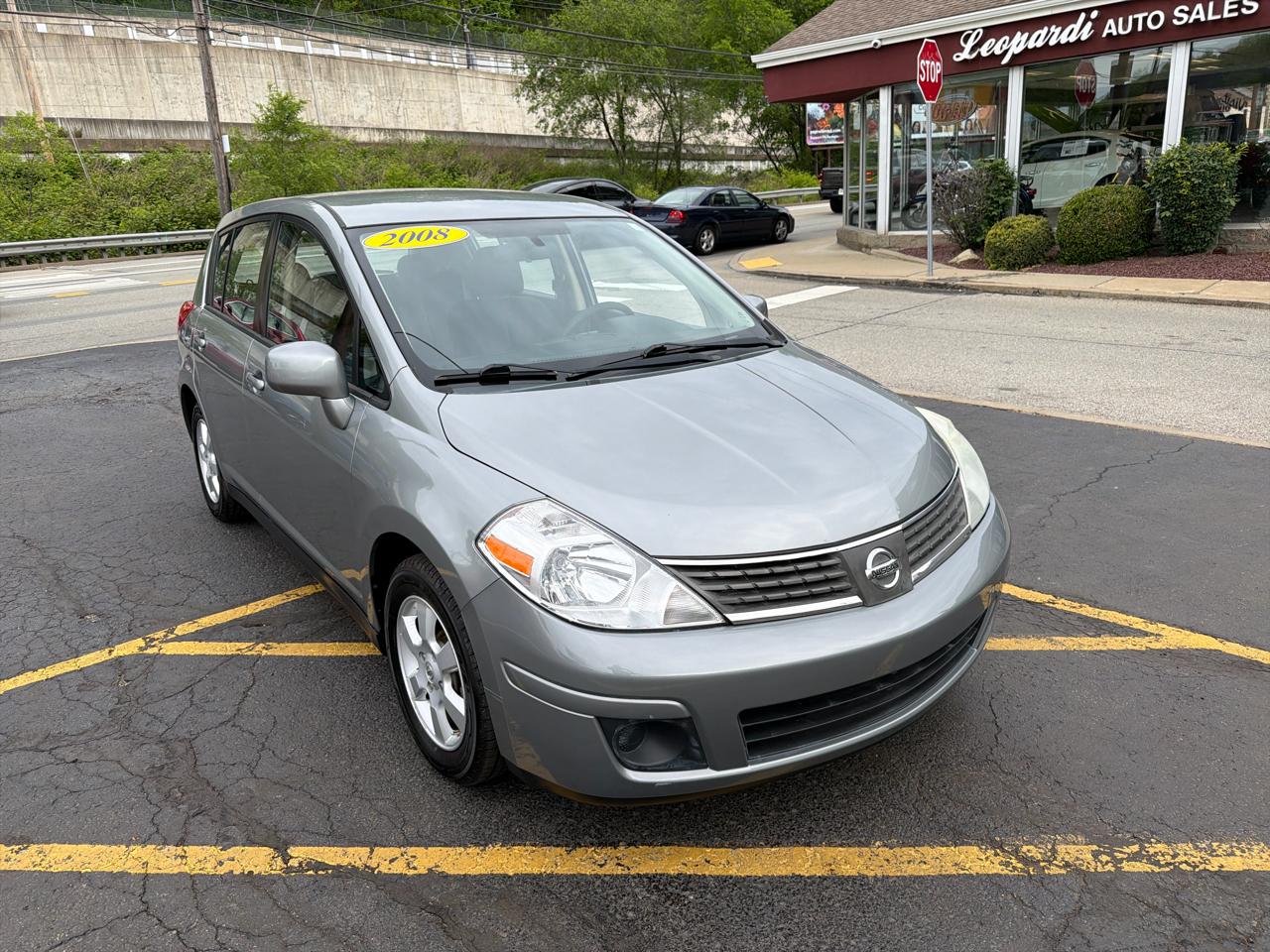 Nissan Versa 5dr HB I4 CVT 1.8 SL 2008