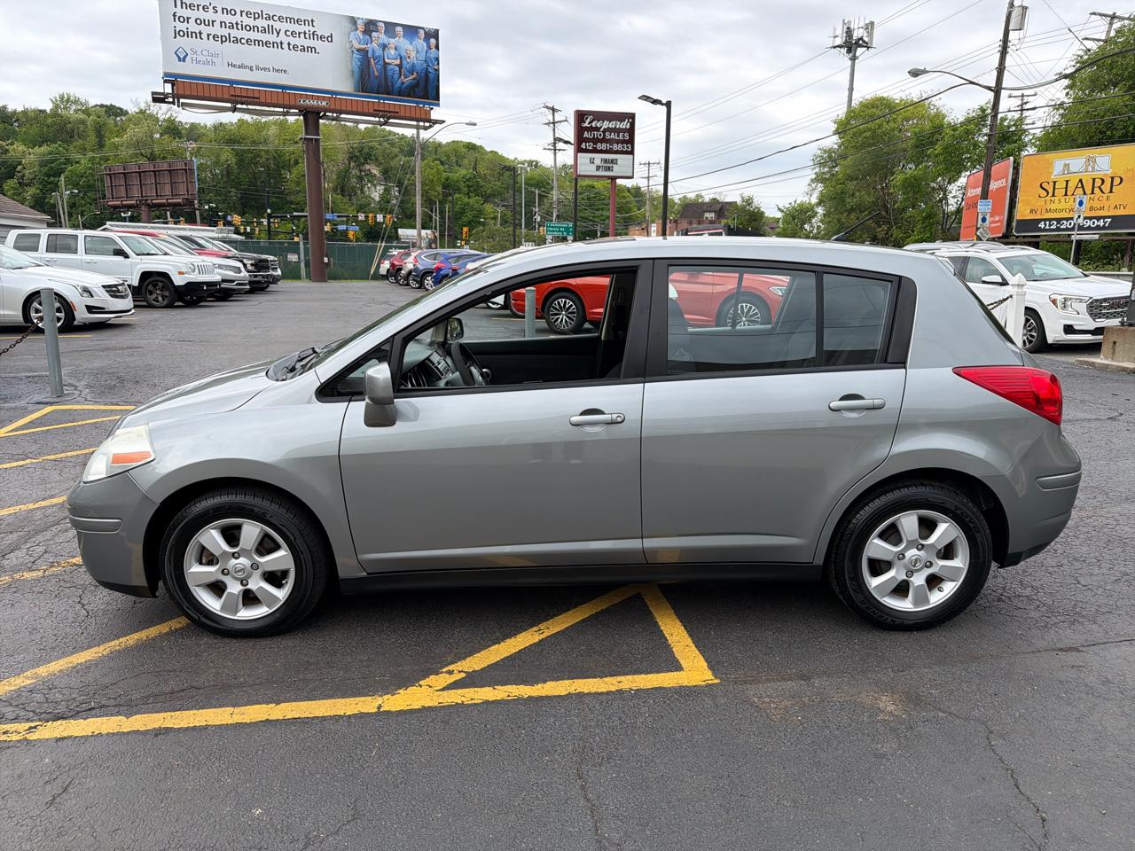 Nissan Versa 5dr HB I4 CVT 1.8 SL 2008