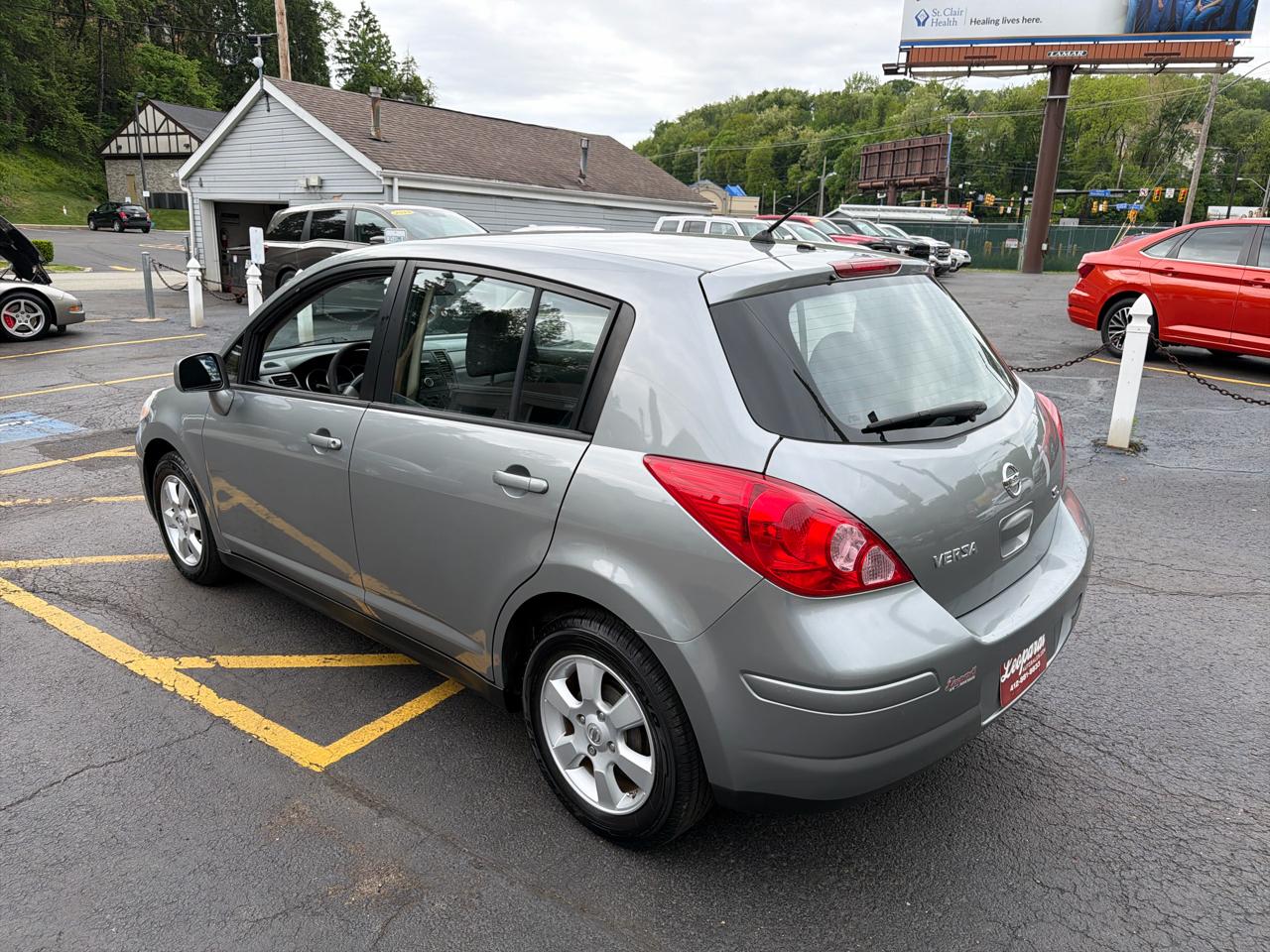 Nissan Versa 5dr HB I4 CVT 1.8 SL 2008