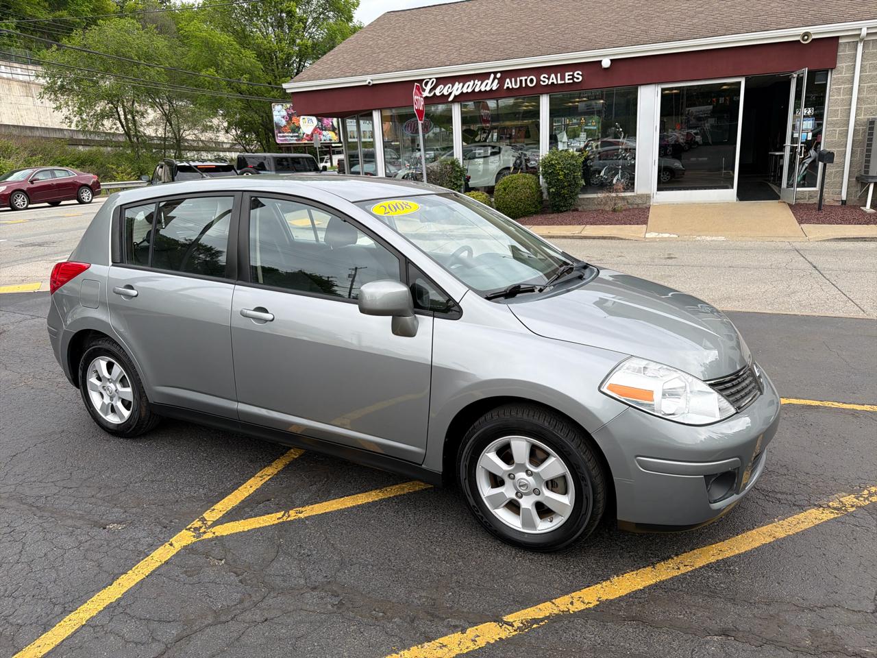 Nissan Versa 5dr HB I4 CVT 1.8 SL 2008