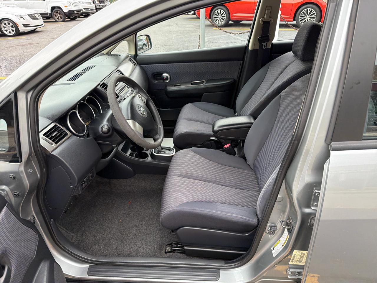 Nissan Versa 5dr HB I4 CVT 1.8 SL 2008
