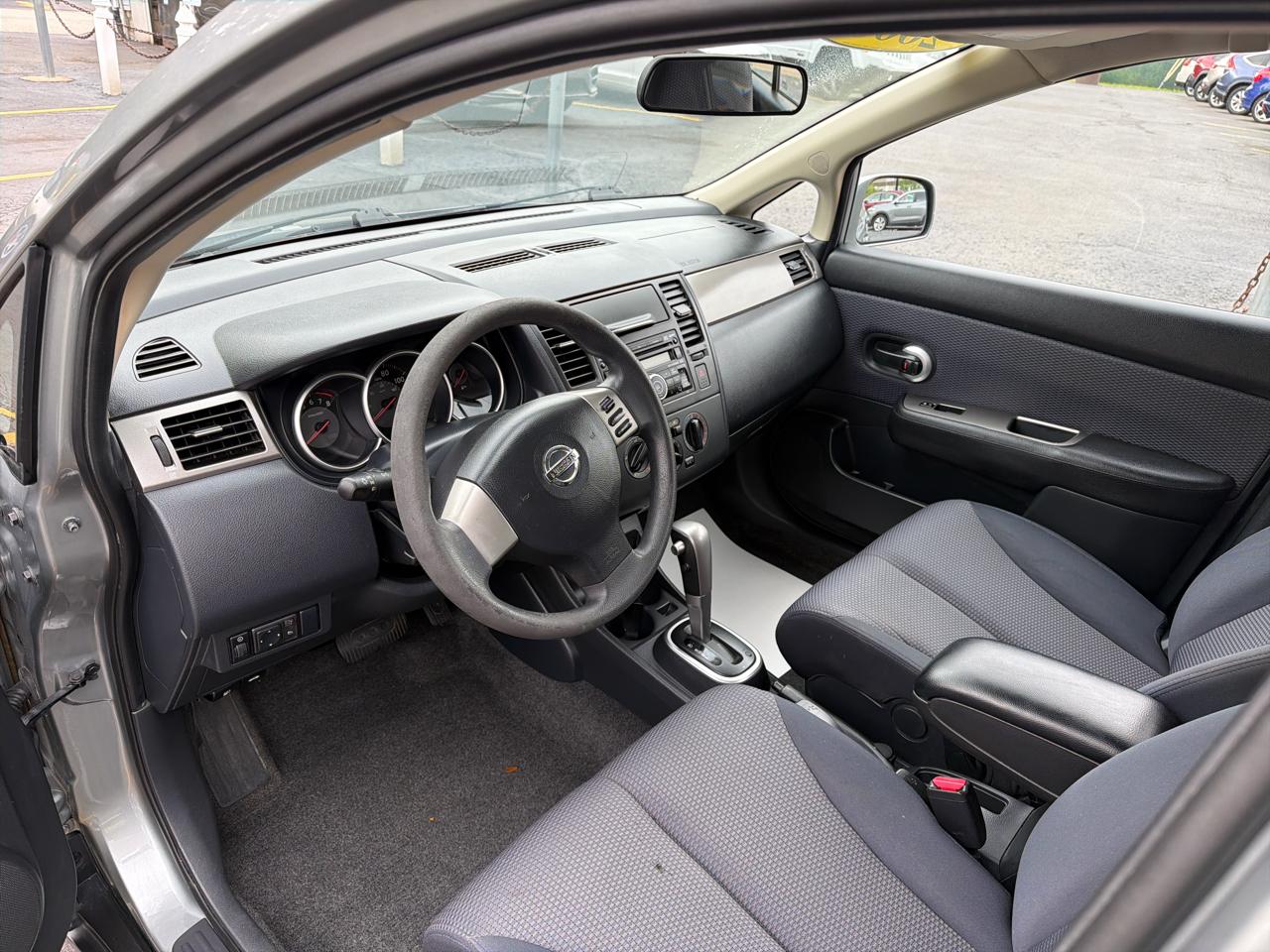 Nissan Versa 5dr HB I4 CVT 1.8 SL 2008