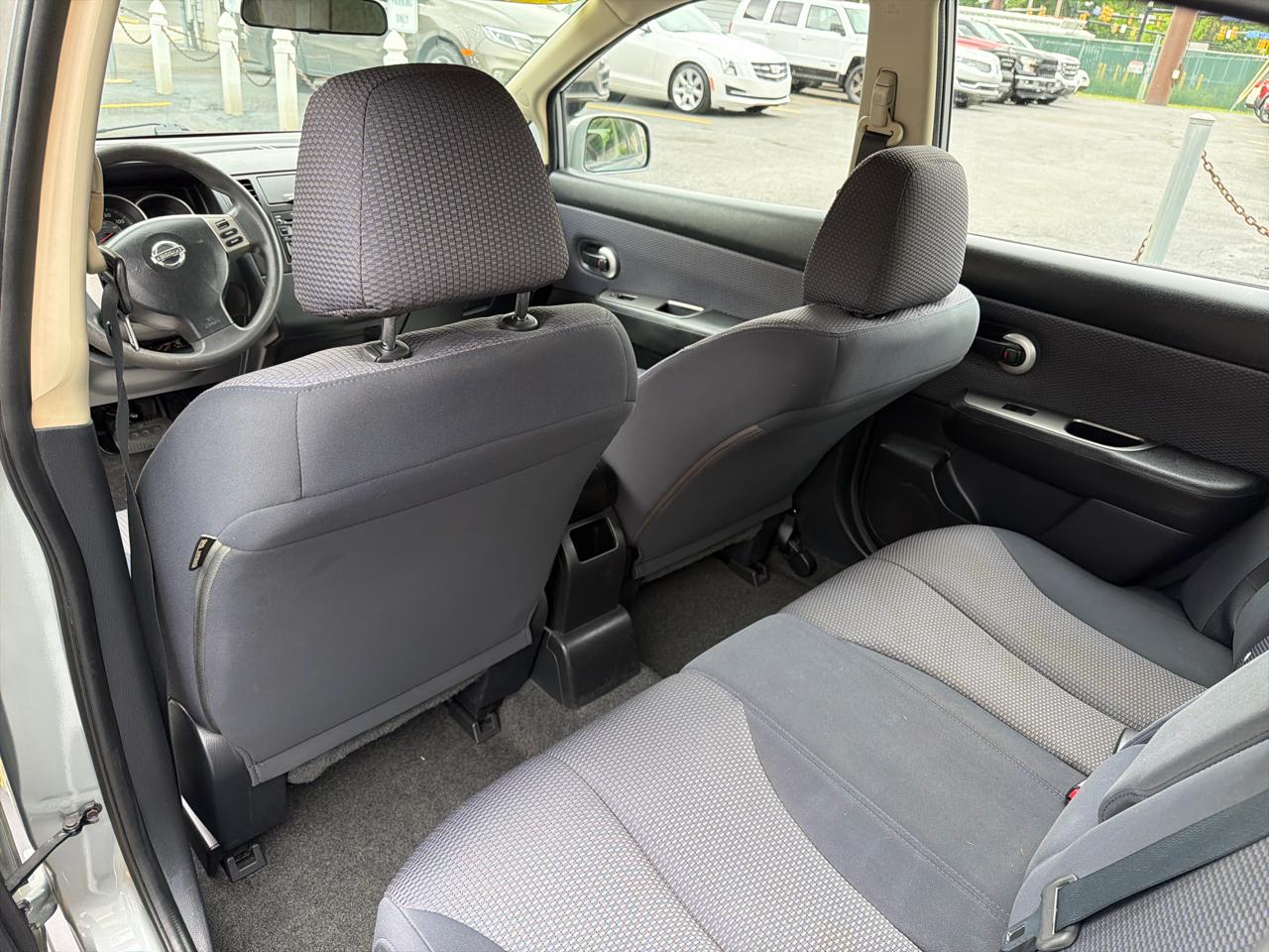 Nissan Versa 5dr HB I4 CVT 1.8 SL 2008