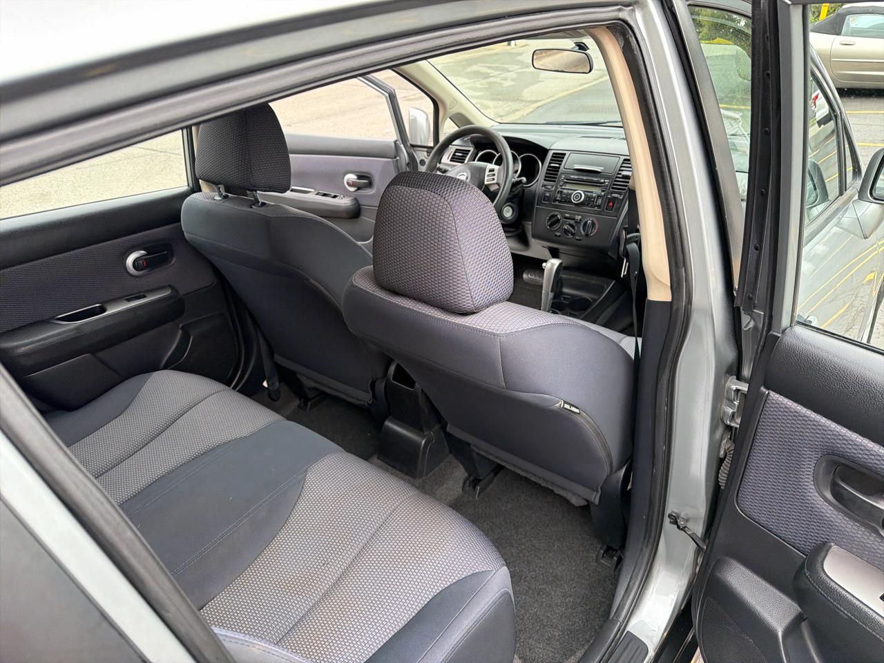 Nissan Versa 5dr HB I4 CVT 1.8 SL 2008