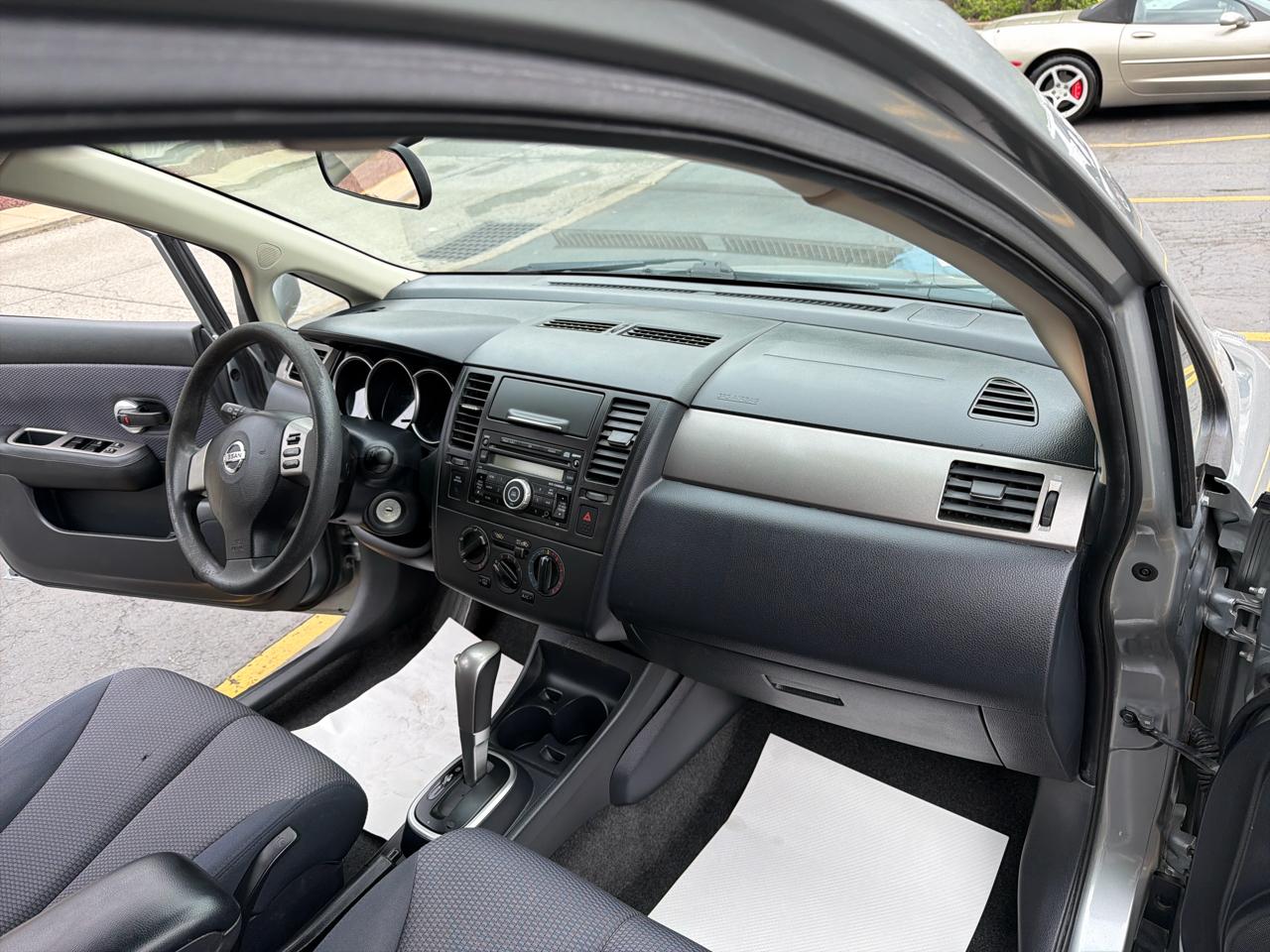 Nissan Versa 5dr HB I4 CVT 1.8 SL 2008