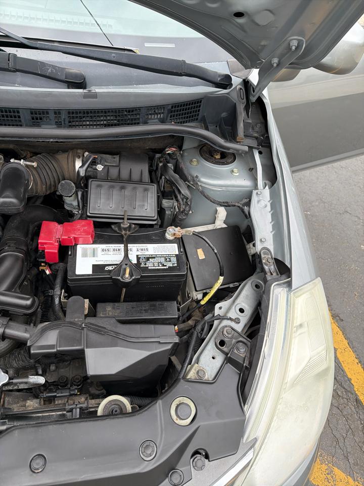 Nissan Versa 5dr HB I4 CVT 1.8 SL 2008