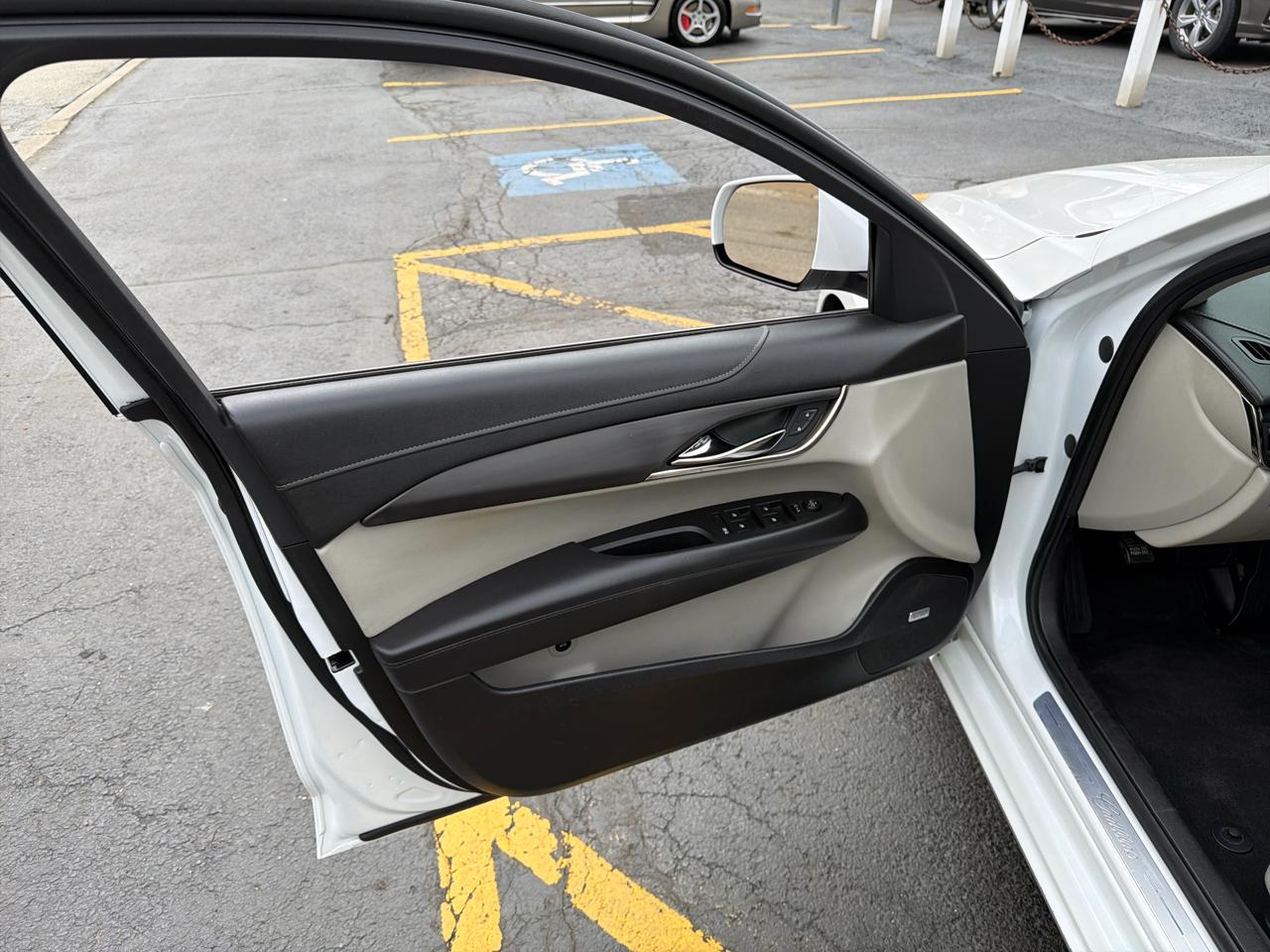 Cadillac ATS Sedan 4dr Sdn 2.0L Standard RWD 2016