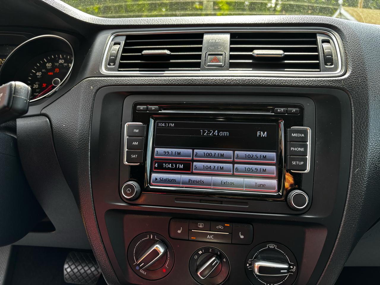 Volkswagen Jetta Sedan 4dr Auto 1.8T SE 2015