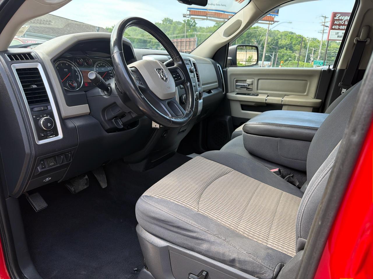 RAM 1500 4WD Quad Cab 140.5" Big Horn 2012
