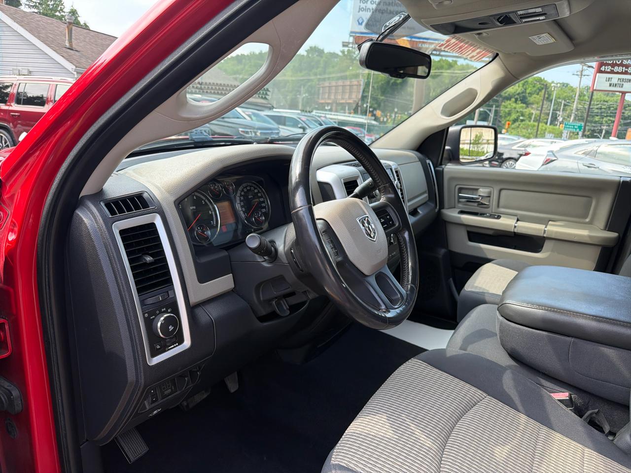 RAM 1500 4WD Quad Cab 140.5" Big Horn 2012