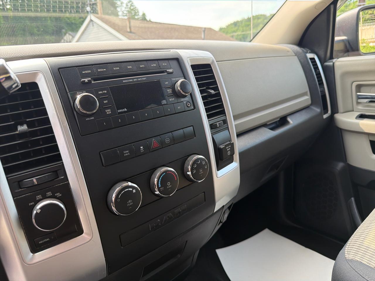 RAM 1500 4WD Quad Cab 140.5" Big Horn 2012