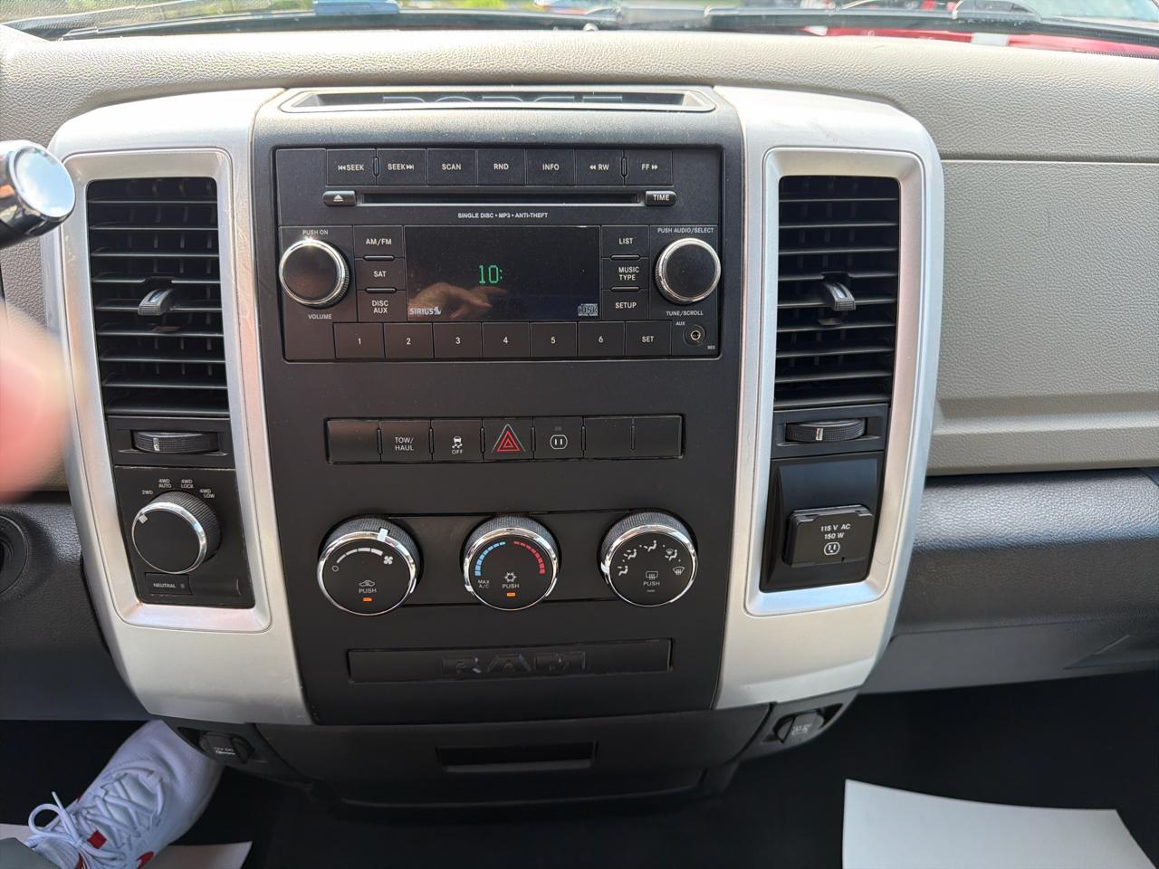 RAM 1500 4WD Quad Cab 140.5" Big Horn 2012