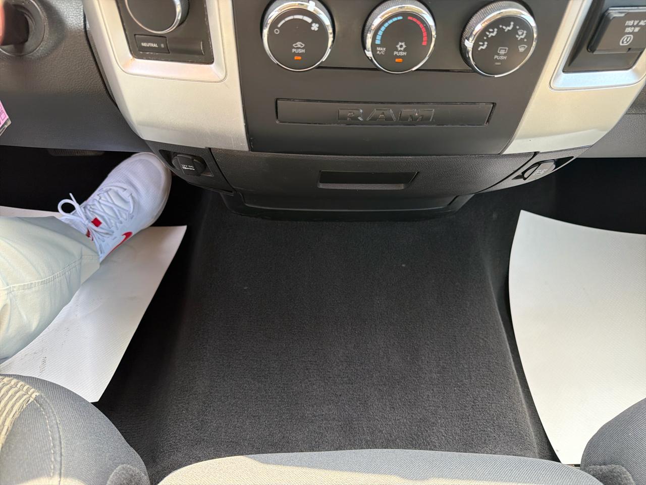 RAM 1500 4WD Quad Cab 140.5" Big Horn 2012
