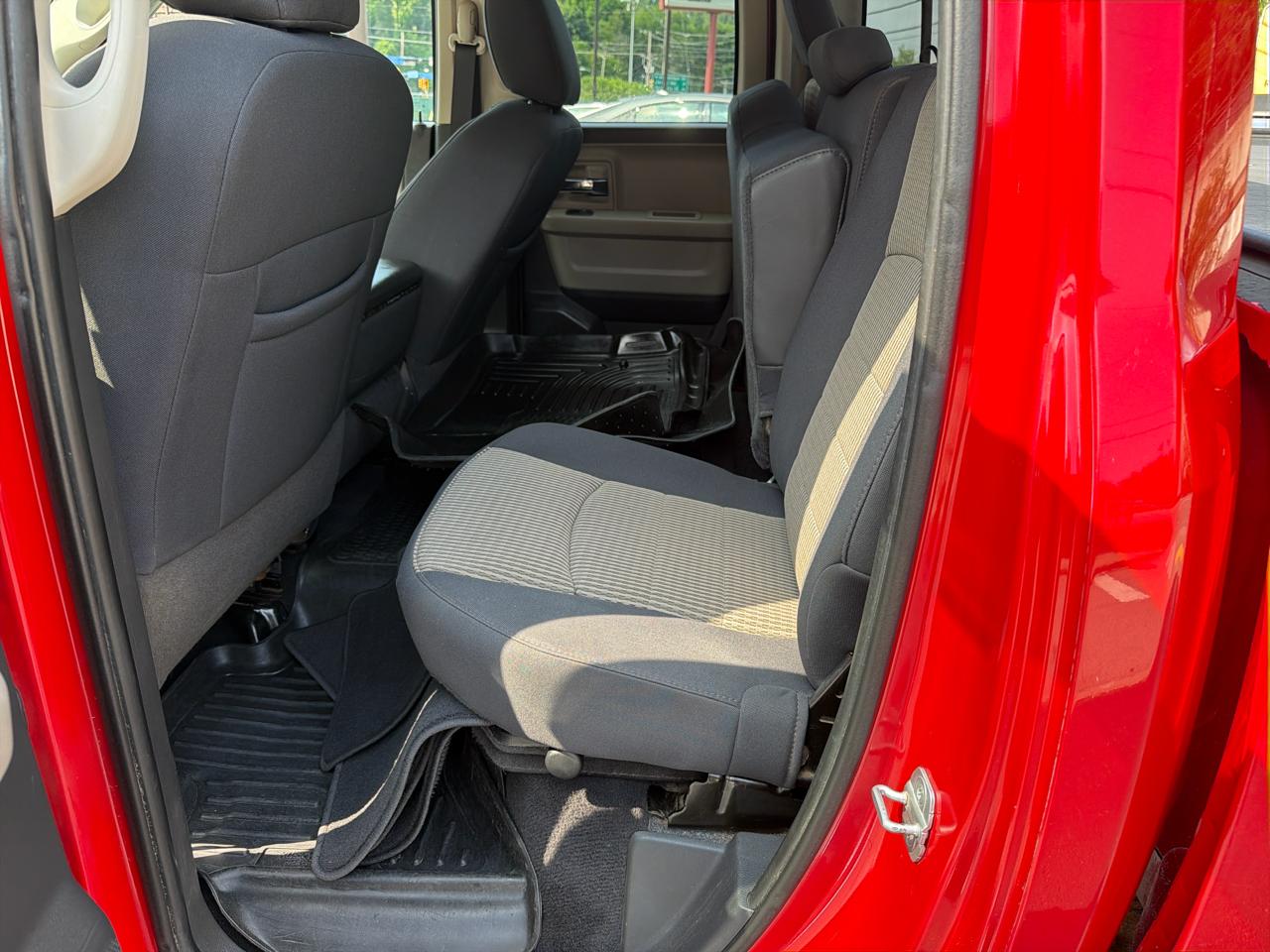 RAM 1500 4WD Quad Cab 140.5" Big Horn 2012